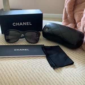 NWT CHANEL SQUARE BLACK SUNNIES